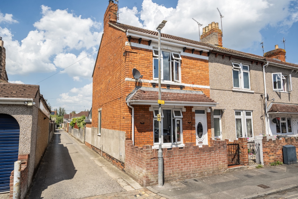 Argyle Street, Gorse Hill, Swindon, SN2 8AS - Richard James Estate